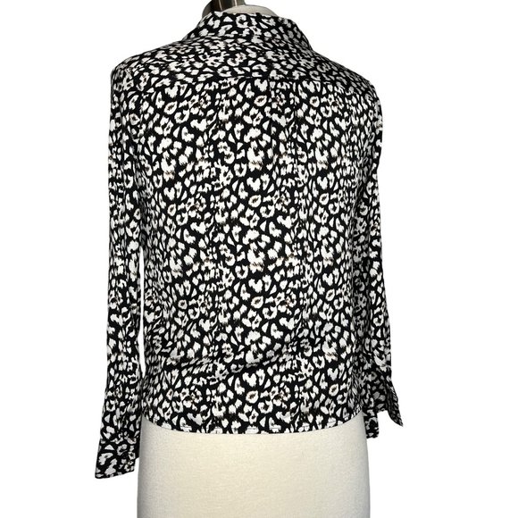 Banana Republic blouse petite XS Leopard black white long sleeve V-neck button f - Picture 4 of 14